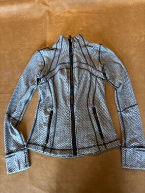 Lululemon Women's Heathered Grey Zip-Up Active Jacket size 4